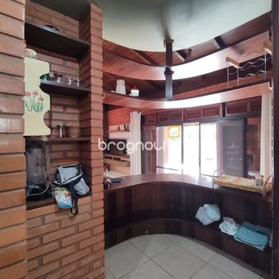 Casa com 188m², 5 quartos (sendo 1 suíte), 3 garagens, no bairro Ingleses em Florianópolis