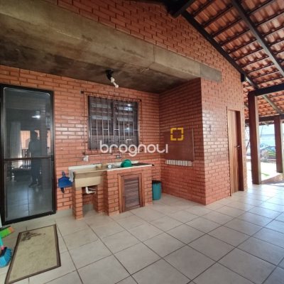 Casa com 188m², 5 quartos (sendo 1 suíte), 3 garagens, no bairro Ingleses em Florianópolis