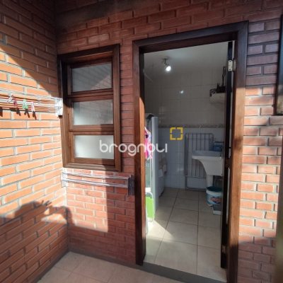 Casa com 188m², 5 quartos (sendo 1 suíte), 3 garagens, no bairro Ingleses em Florianópolis