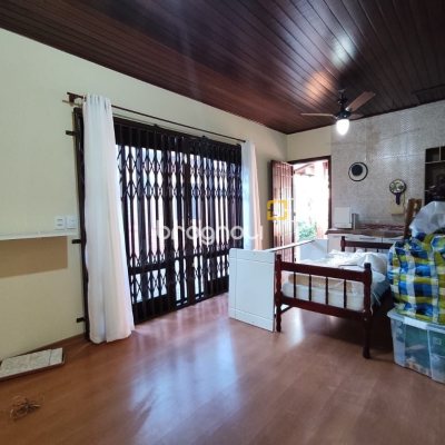 Casa com 188m², 5 quartos (sendo 1 suíte), 3 garagens, no bairro Ingleses em Florianópolis