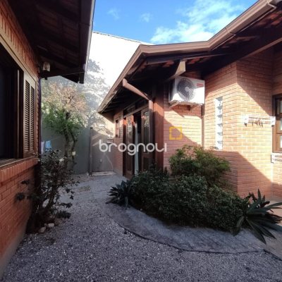Casa com 188m², 5 quartos (sendo 1 suíte), 3 garagens, no bairro Ingleses em Florianópolis