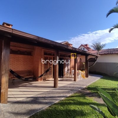 Casa com 188m², 5 quartos (sendo 1 suíte), 3 garagens, no bairro Ingleses em Florianópolis