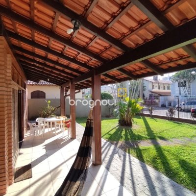 Casa com 188m², 5 quartos (sendo 1 suíte), 3 garagens, no bairro Ingleses em Florianópolis