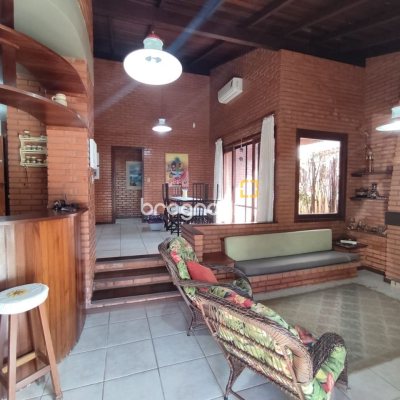 Casa com 188m², 5 quartos (sendo 1 suíte), 3 garagens, no bairro Ingleses em Florianópolis