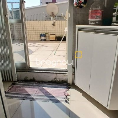 Apartamento com 131m², 3 quartos (sendo 2 suítes), 1 garagem, no bairro Balneário em Florianópolis