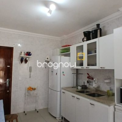 Apartamento com 131m², 3 quartos (sendo 2 suítes), 1 garagem, no bairro Balneário em Florianópolis