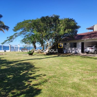 Casa com 110m², 3 quartos, 2 garagens, no bairro Enseada de Brito em Palhoça
