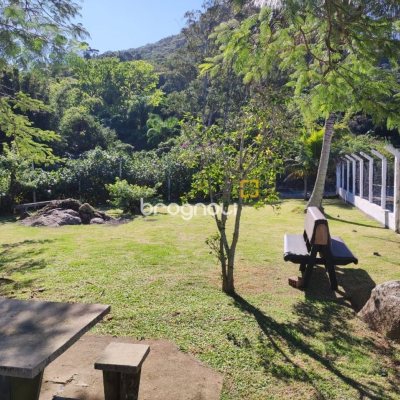 Casa com 110m², 3 quartos, 2 garagens, no bairro Enseada de Brito em Palhoça