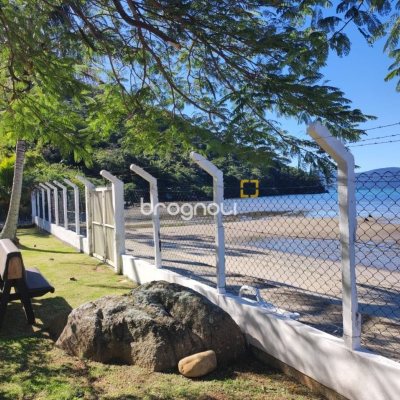 Casa com 110m², 3 quartos, 2 garagens, no bairro Enseada de Brito em Palhoça