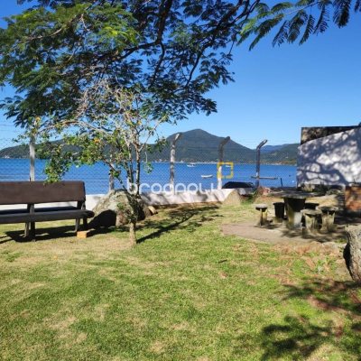 Casa com 110m², 3 quartos, 2 garagens, no bairro Enseada de Brito em Palhoça