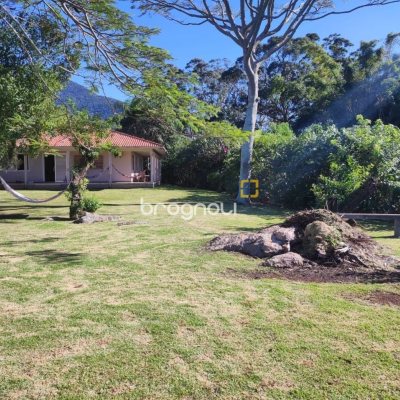 Casa com 110m², 3 quartos, 2 garagens, no bairro Enseada de Brito em Palhoça