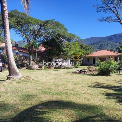 Casa com 110m², 3 quartos, 2 garagens, no bairro Enseada de Brito em Palhoça
