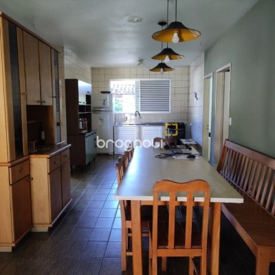 Casa com 110m², 3 quartos, 2 garagens, no bairro Enseada de Brito em Palhoça