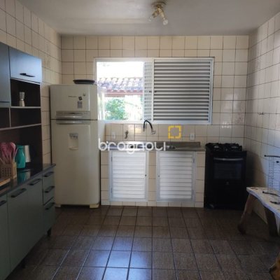 Casa com 110m², 3 quartos, 2 garagens, no bairro Enseada de Brito em Palhoça