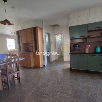 Casa com 110m², 3 quartos, 2 garagens, no bairro Enseada de Brito em Palhoça
