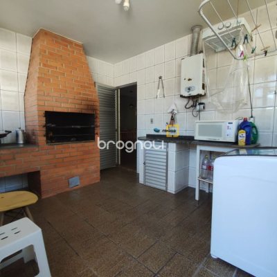 Casa com 110m², 3 quartos, 2 garagens, no bairro Enseada de Brito em Palhoça