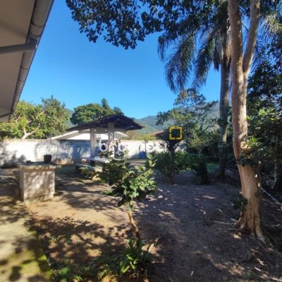 Casa com 110m², 3 quartos, 2 garagens, no bairro Enseada de Brito em Palhoça