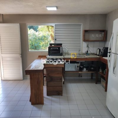 Casa com 110m², 3 quartos, 2 garagens, no bairro Enseada de Brito em Palhoça