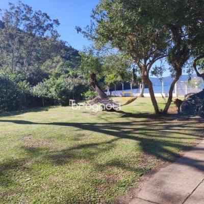 Casa com 110m², 3 quartos, 2 garagens, no bairro Enseada de Brito em Palhoça