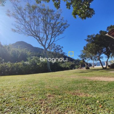 Casa com 110m², 3 quartos, 2 garagens, no bairro Enseada de Brito em Palhoça