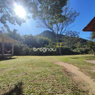 Casa com 110m², 3 quartos, 2 garagens, no bairro Enseada de Brito em Palhoça