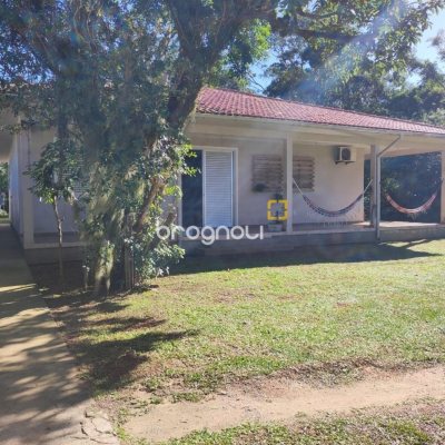 Casa com 110m², 3 quartos, 2 garagens, no bairro Enseada de Brito em Palhoça