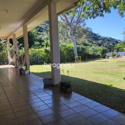 Casa com 110m², 3 quartos, 2 garagens, no bairro Enseada de Brito em Palhoça