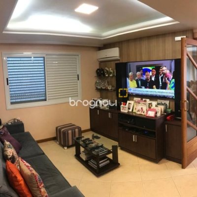 Casa com 350m², 4 quartos (sendo 3 suítes), 2 garagens, no bairro Canto em Florianópolis