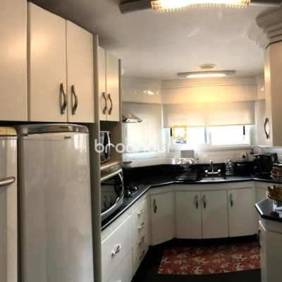 Casa com 350m², 4 quartos (sendo 3 suítes), 2 garagens, no bairro Canto em Florianópolis