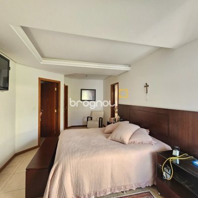 Casa com 350m², 4 quartos (sendo 3 suítes), 2 garagens, no bairro Canto em Florianópolis