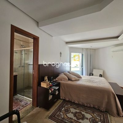 Casa com 350m², 4 quartos (sendo 3 suítes), 2 garagens, no bairro Canto em Florianópolis