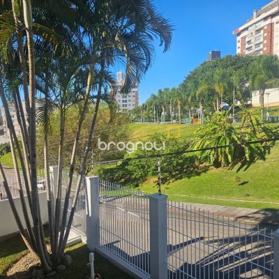 Casa com 350m², 4 quartos (sendo 3 suítes), 2 garagens, no bairro Canto em Florianópolis