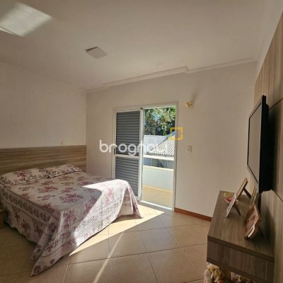 Casa com 350m², 4 quartos (sendo 3 suítes), 2 garagens, no bairro Canto em Florianópolis