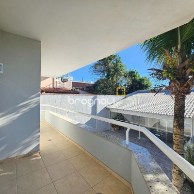 Casa com 350m², 4 quartos (sendo 3 suítes), 2 garagens, no bairro Canto em Florianópolis