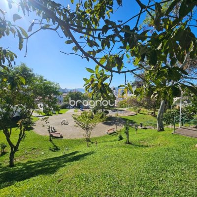 Casa com 350m², 4 quartos (sendo 3 suítes), 2 garagens, no bairro Canto em Florianópolis