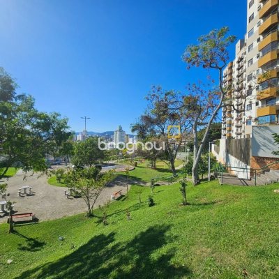 Casa com 350m², 4 quartos (sendo 3 suítes), 2 garagens, no bairro Canto em Florianópolis