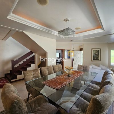 Casa com 350m², 4 quartos (sendo 3 suítes), 2 garagens, no bairro Canto em Florianópolis