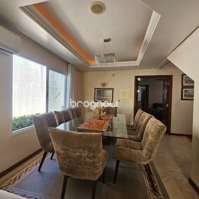 Casa com 350m², 4 quartos (sendo 3 suítes), 2 garagens, no bairro Canto em Florianópolis