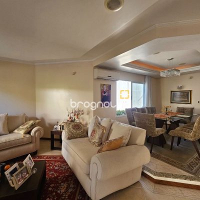 Casa com 350m², 4 quartos (sendo 3 suítes), 2 garagens, no bairro Canto em Florianópolis