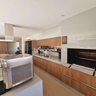 Apartamento com 69m², 2 quartos (sendo 1 suíte), 2 garagens, no bairro Itacorubi em Florianópolis