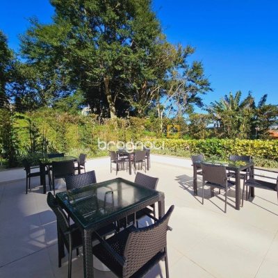 Apartamento com 69m², 2 quartos (sendo 1 suíte), 2 garagens, no bairro Itacorubi em Florianópolis