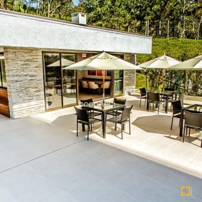 Apartamento com 69m², 2 quartos (sendo 1 suíte), 2 garagens, no bairro Itacorubi em Florianópolis