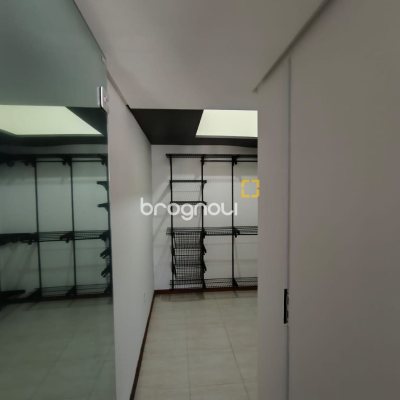 Apartamento com 142m², 2 quartos (sendo 2 suítes), 20 garagens, no bairro Lagoa da Conceição em Florianópolis