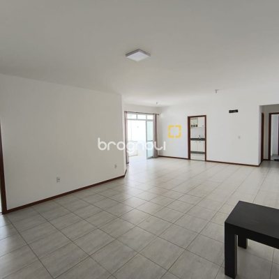Apartamento com 142m², 2 quartos (sendo 2 suítes), 20 garagens, no bairro Lagoa da Conceição em Florianópolis