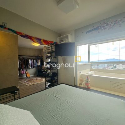 Cobertura com 170m², 3 quartos (sendo 3 suítes), 2 garagens, no bairro Estreito em Florianópolis