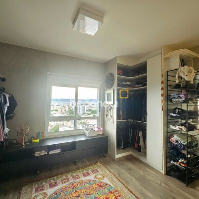 Cobertura com 170m², 3 quartos (sendo 3 suítes), 2 garagens, no bairro Estreito em Florianópolis