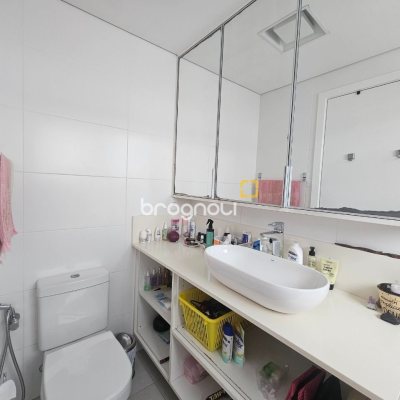 Cobertura com 170m², 3 quartos (sendo 3 suítes), 2 garagens, no bairro Estreito em Florianópolis