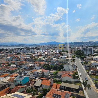 Cobertura com 170m², 3 quartos (sendo 3 suítes), 2 garagens, no bairro Estreito em Florianópolis