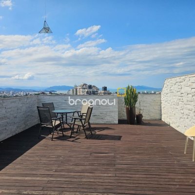 Cobertura com 170m², 3 quartos (sendo 3 suítes), 2 garagens, no bairro Estreito em Florianópolis