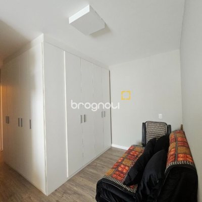 Cobertura com 170m², 3 quartos (sendo 3 suítes), 2 garagens, no bairro Estreito em Florianópolis